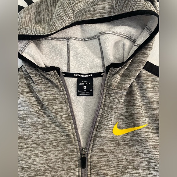 Nike Dri-Fit Boys XL Hoodie - Picture 3 of 5